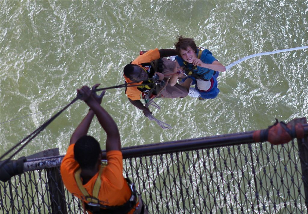 2 Août. Victoria Falls