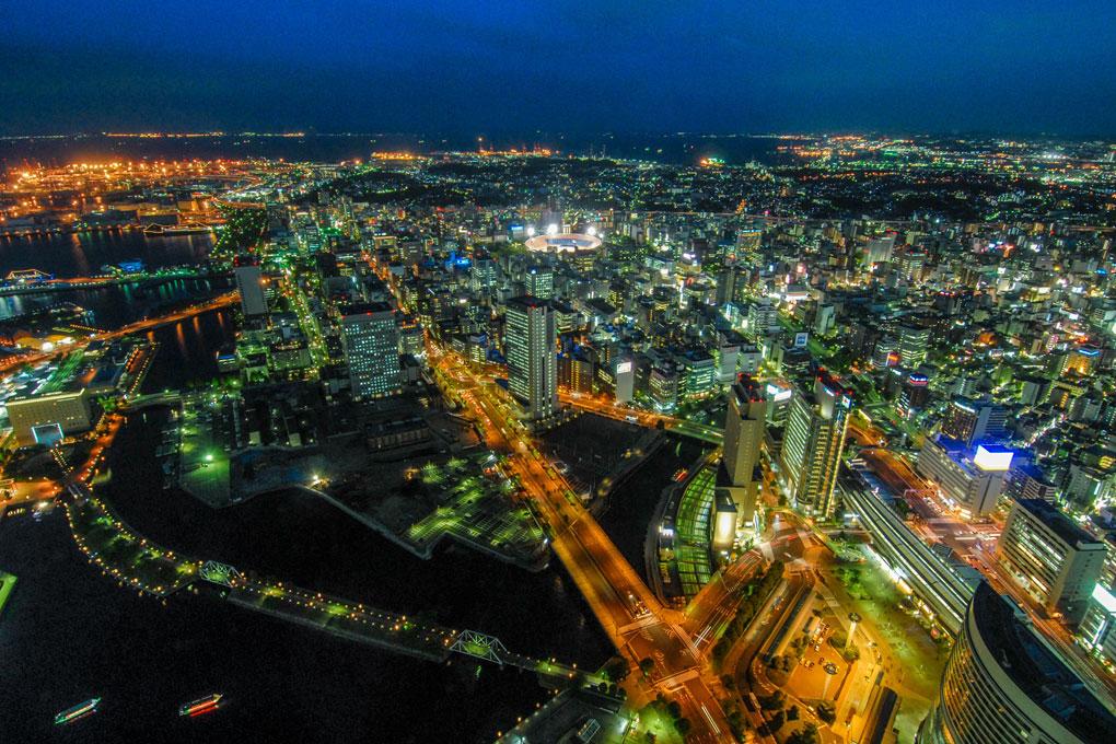 Vue nocturne de Yokohama prise depuis la Landmark Tower