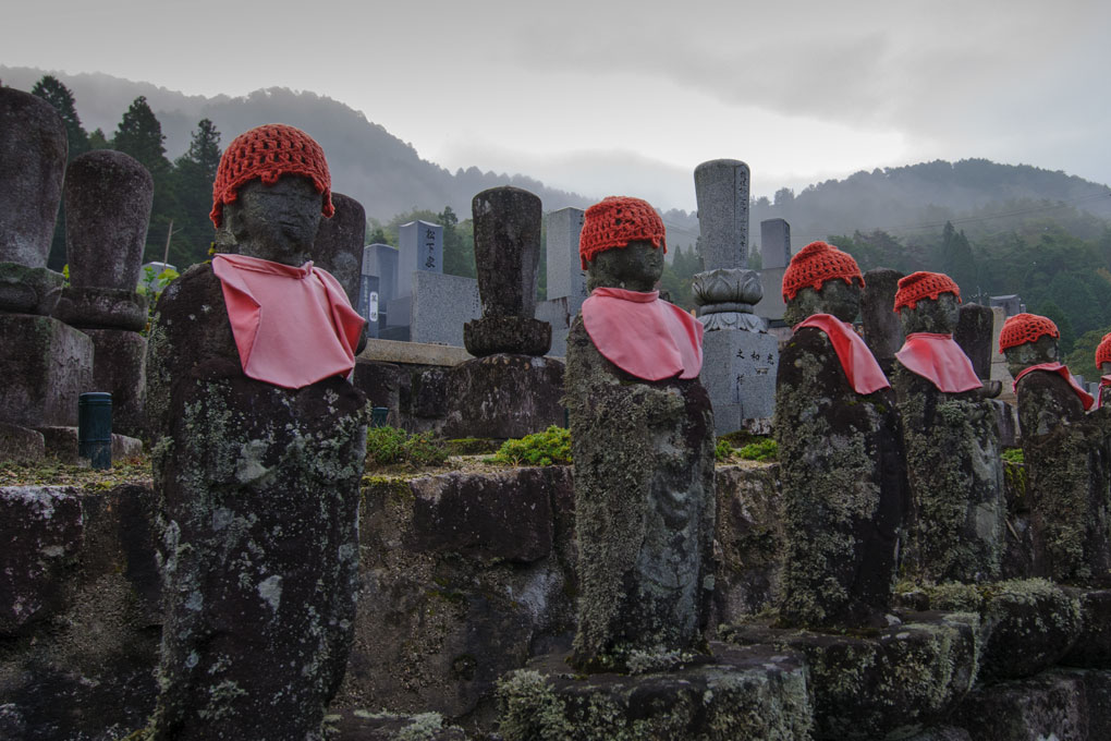 Dans le cimetière de Tsumago