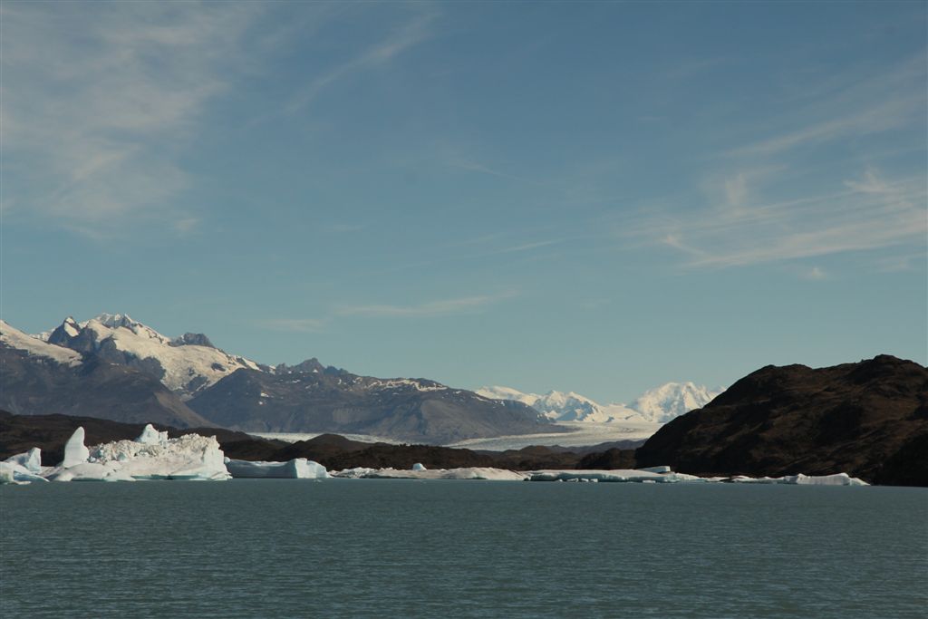 A l'horizon, le glacier Upsala