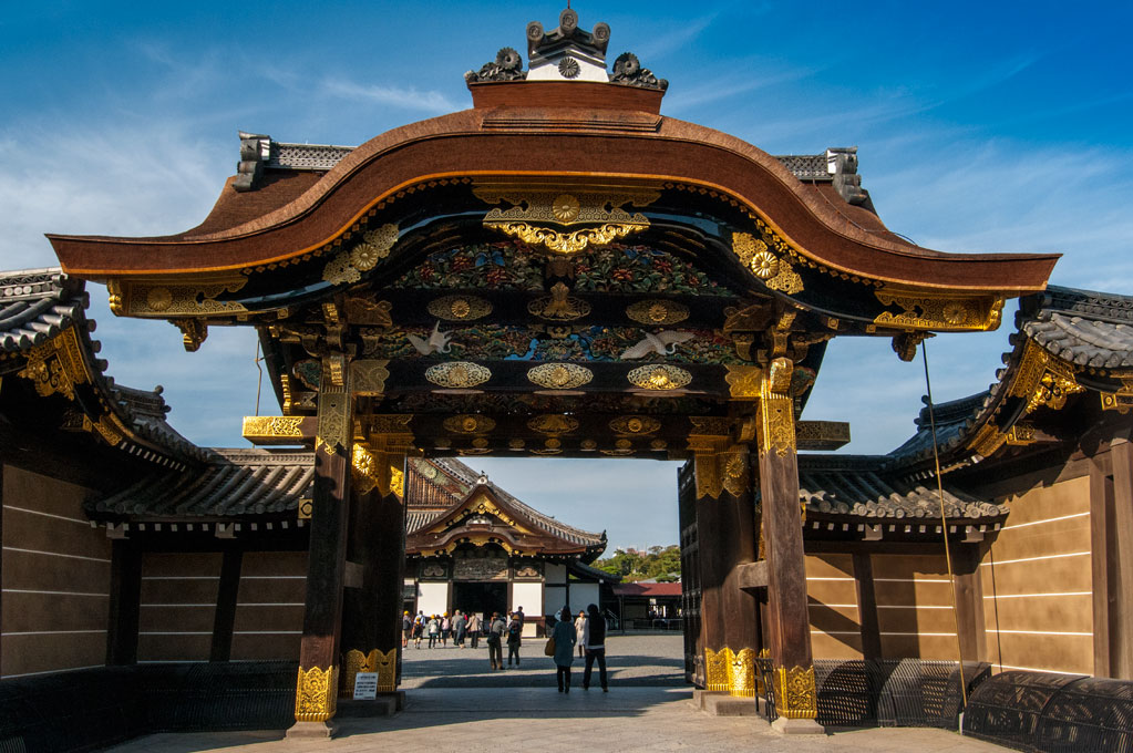 Magnifique portail d'entrée du château Nijo-jo