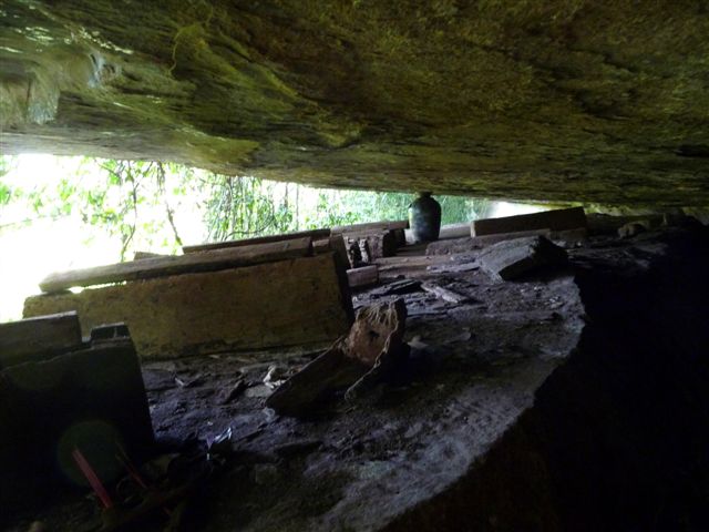 A la recherche des Jarres de Peang Boran