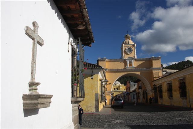 Plaza de Armas et Jacarandas en fleurs - Antigua, joyau colonial