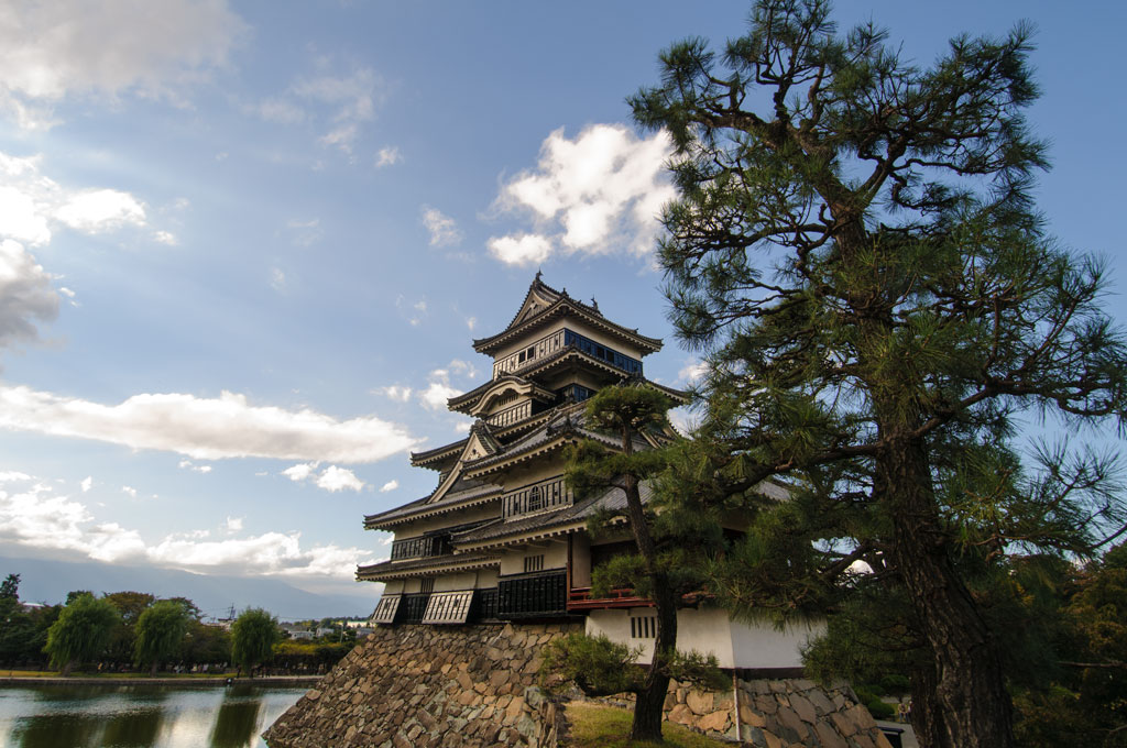 Le Château corbeau (nommé pour sa couleur noire) de Matsumoto