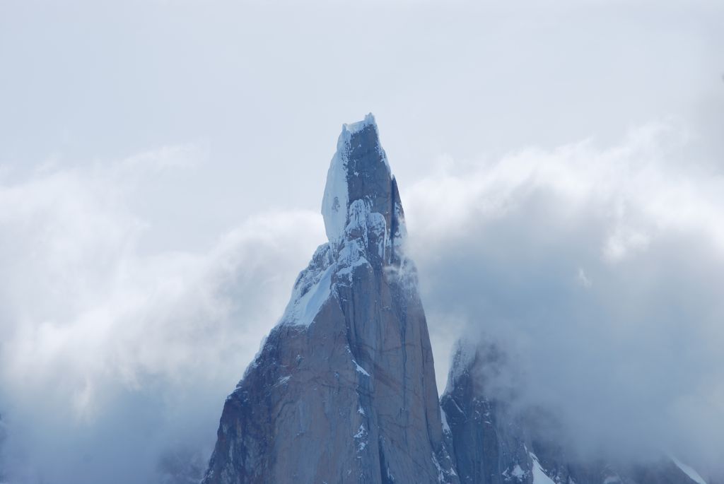 La flèche granitique du Cerro Torre magnifiquement dégagée! 