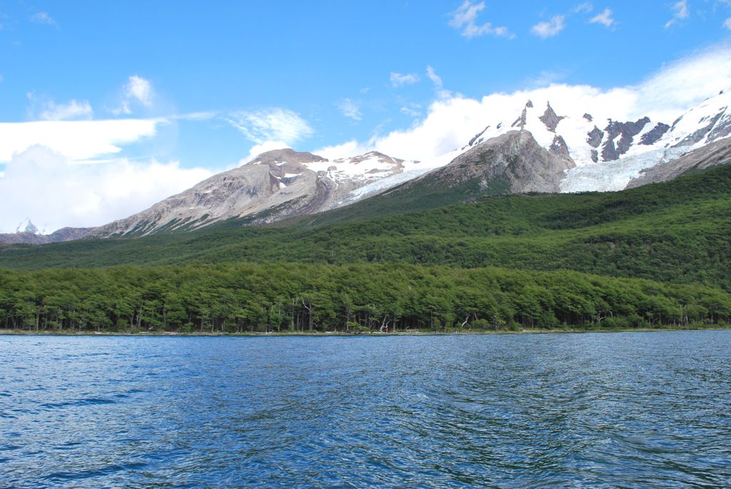 à tribord, un bleu azur