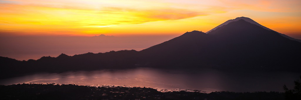 Lever du soleil depuis le sommet du Mt Batur