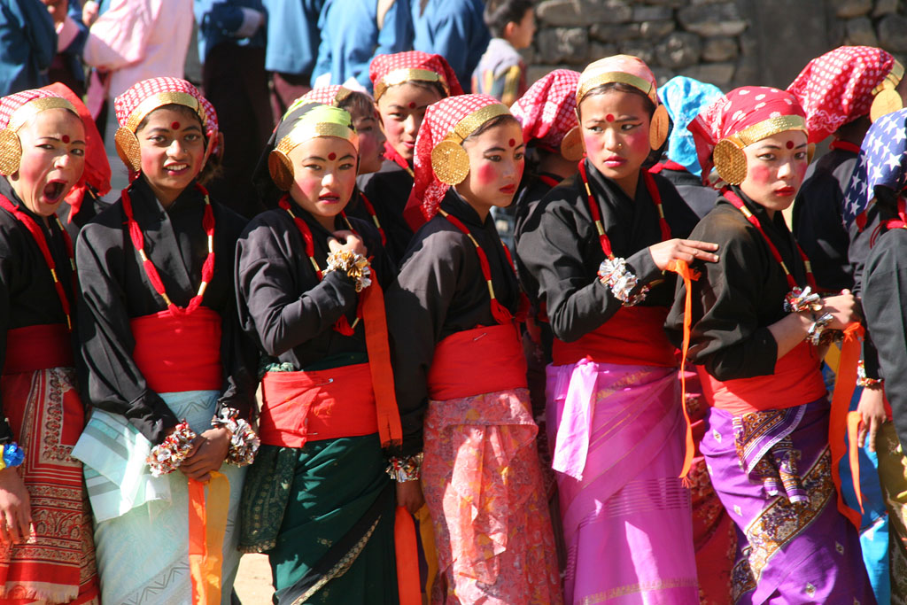 Sur les gradins du stade, les bhoutanais sont attentifs - Thimphu, Punakha et Wangdi