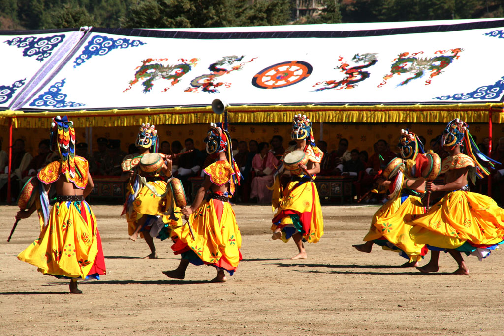 Sur les gradins du stade, les bhoutanais sont attentifs - Thimphu, Punakha et Wangdi