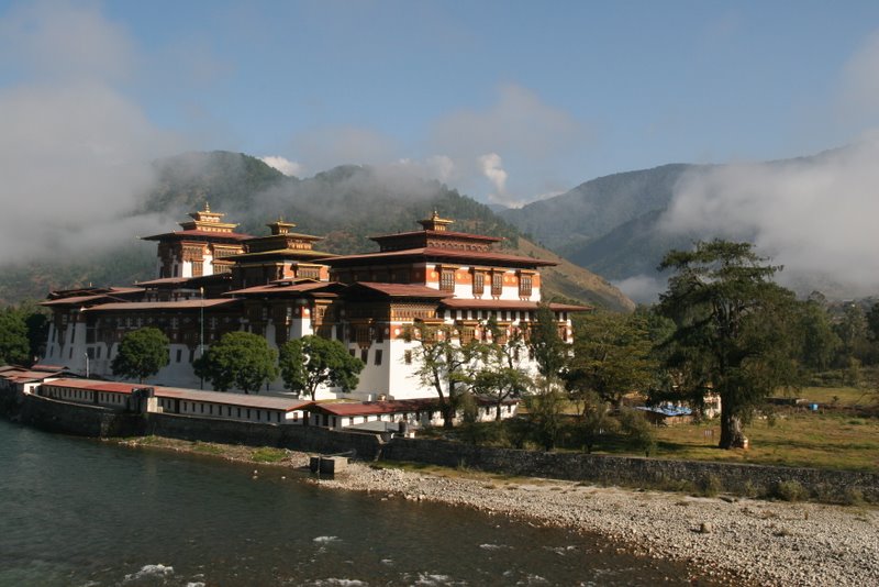 Sur les gradins du stade, les bhoutanais sont attentifs - Thimphu, Punakha et Wangdi