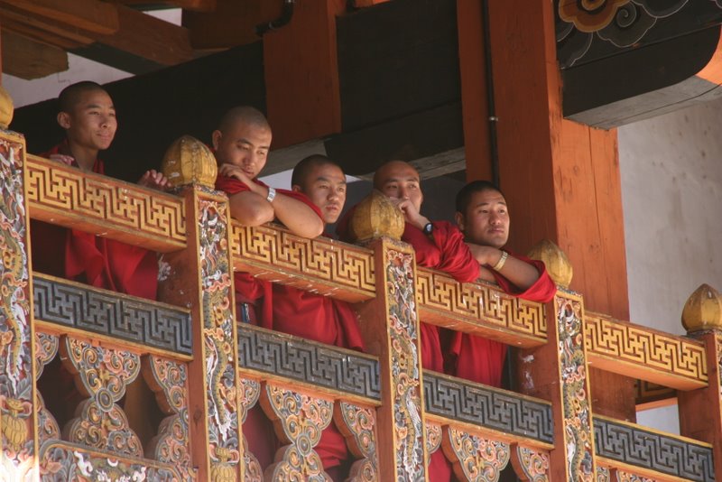 Sur les gradins du stade, les bhoutanais sont attentifs - Thimphu, Punakha et Wangdi