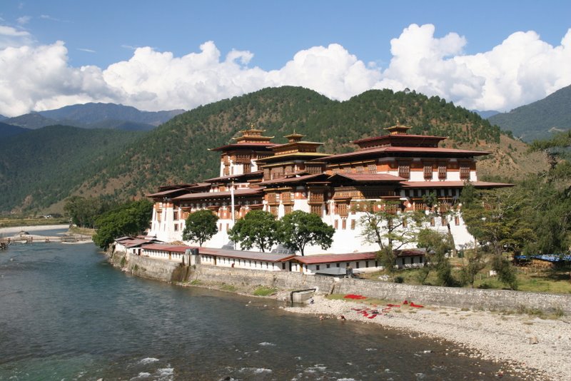 Sur les gradins du stade, les bhoutanais sont attentifs - Thimphu, Punakha et Wangdi