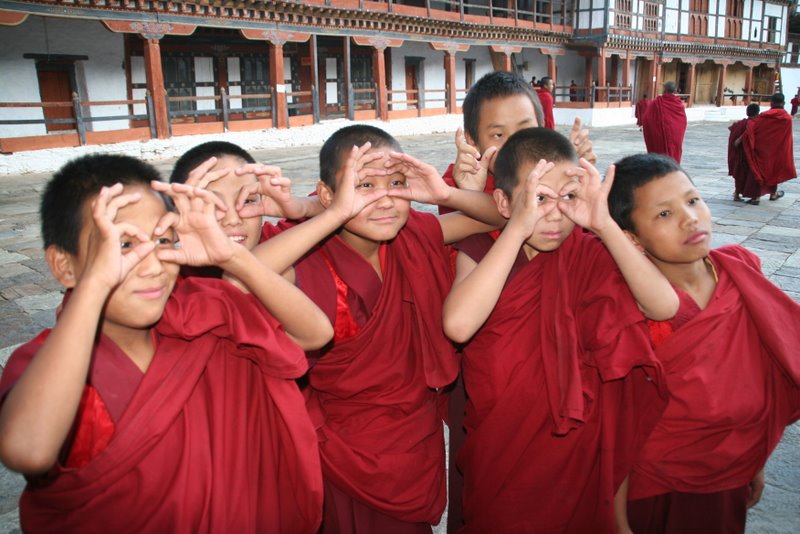 Sur les gradins du stade, les bhoutanais sont attentifs - Thimphu, Punakha et Wangdi