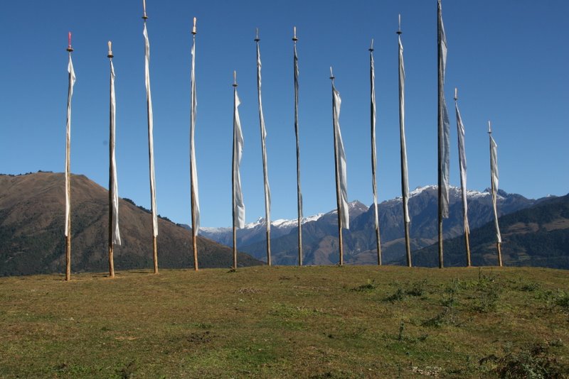 Mâts avec drapeaux à prières - Tongsa, Gangtey et Phobjika