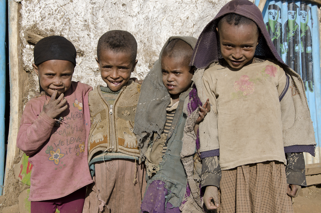 Jeunes enfants du village