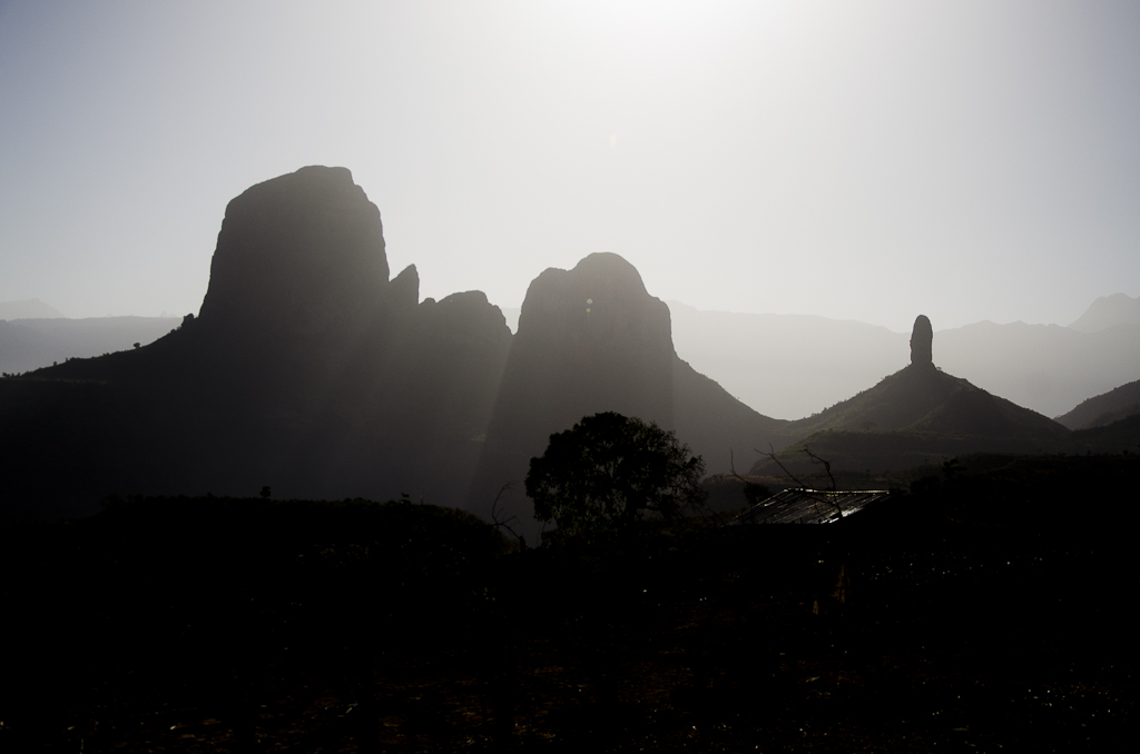 Les pitons d'Hawasa au lever du soleil