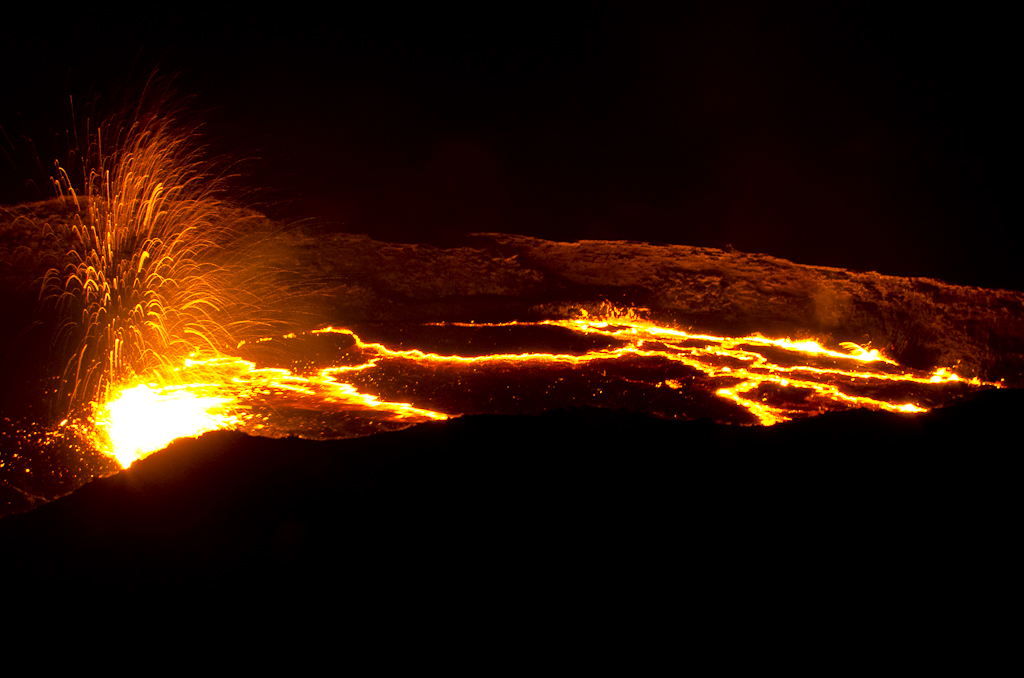 Erta Ale et son lac de lave en fusion...