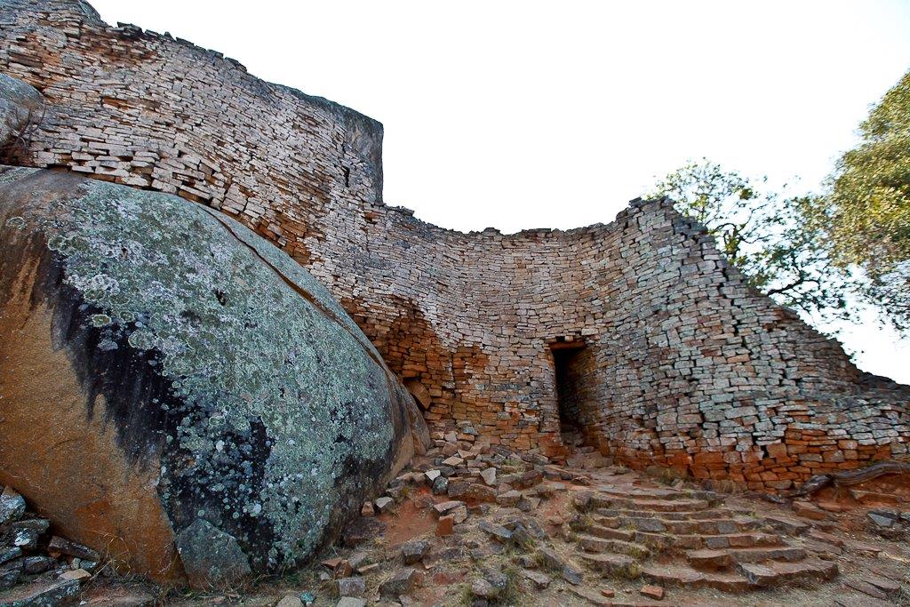 L'une des portes du palais de la colline