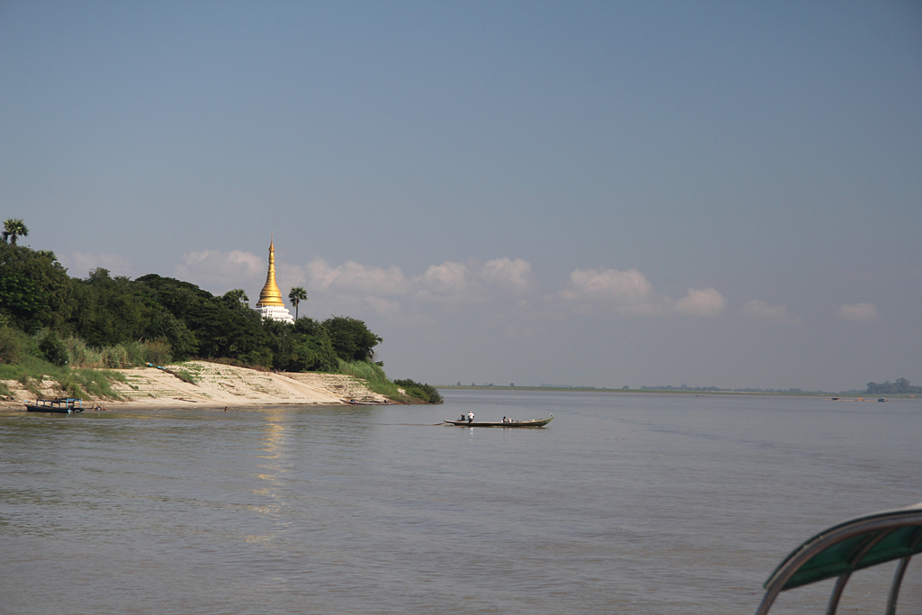 Stupa au bord de l'Irrawady