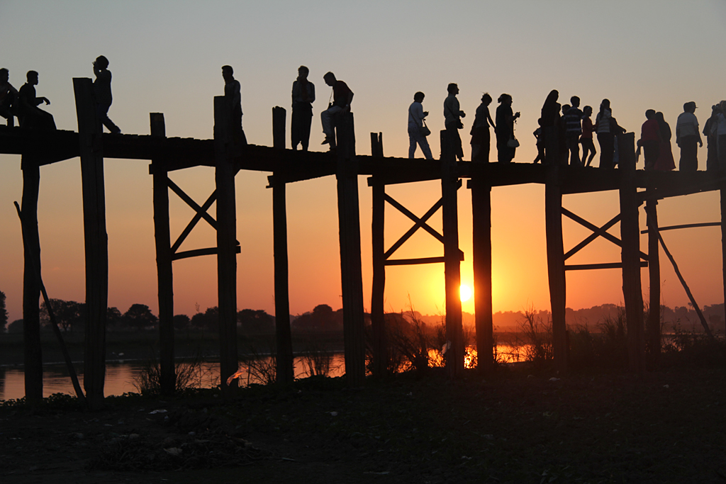 Coucher de soleil sur le pont U Bein