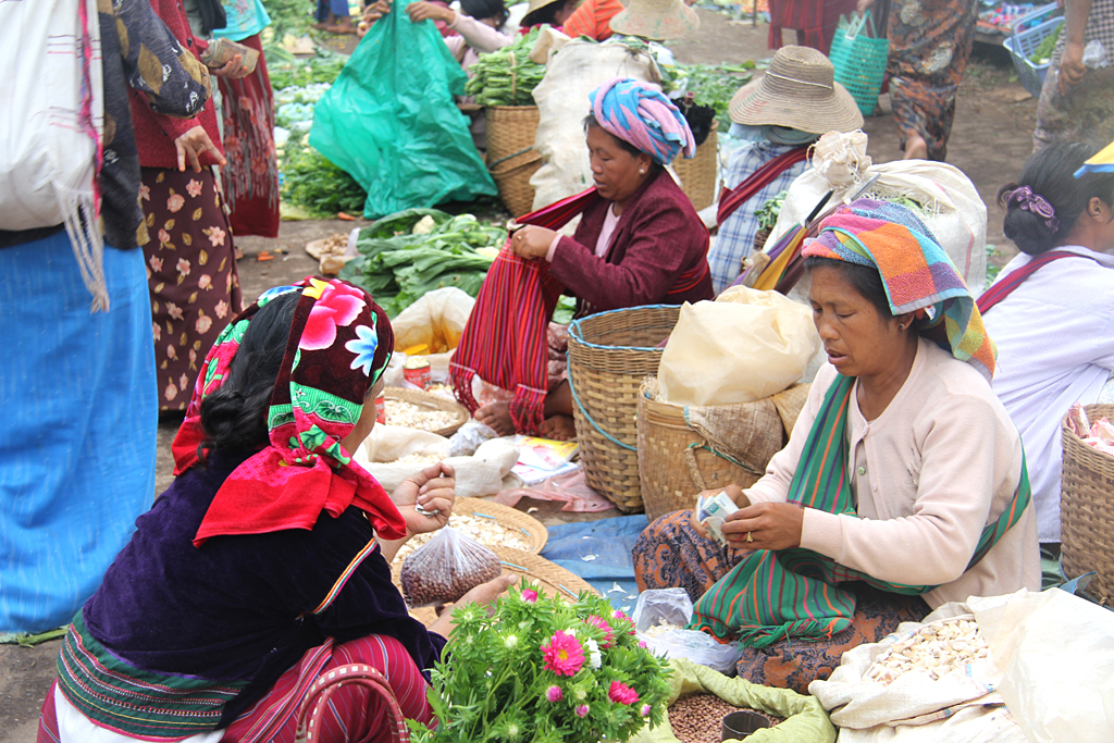 Femmes Pao au marché de Kalaw