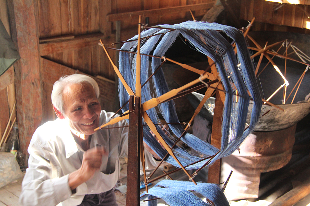 Tissage traditionnel de la fibre de lotus