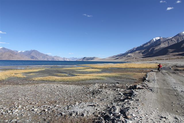 De Leh aux rives du Pangong Tso