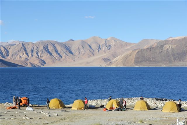 De Leh aux rives du Pangong Tso