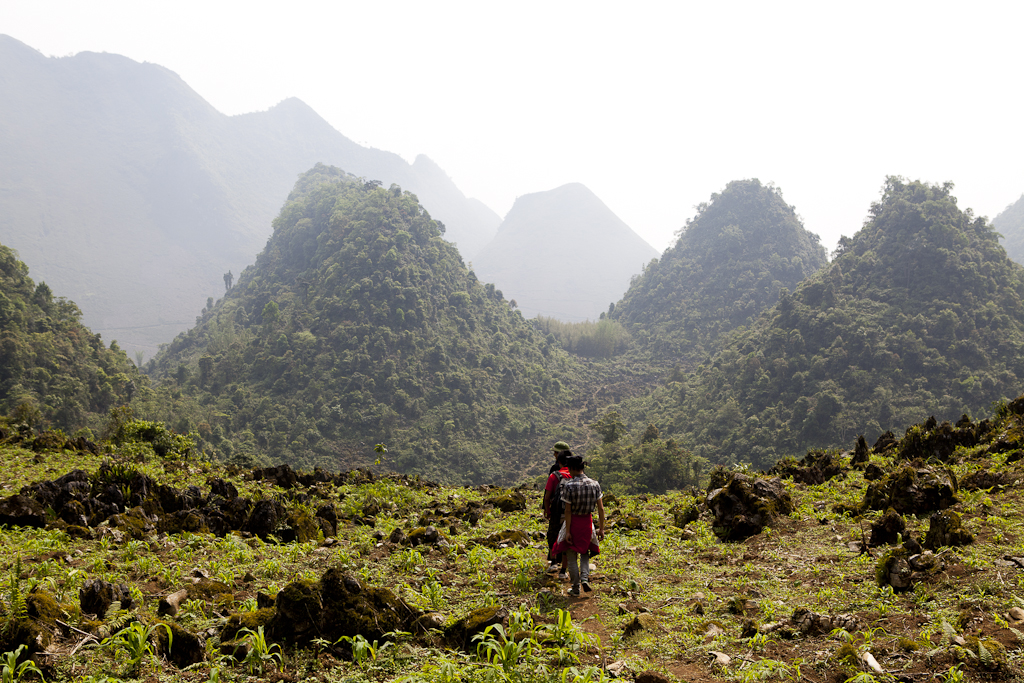 Les écoliers sont studieux, village Hmong - Vietnam - Second jour de trek