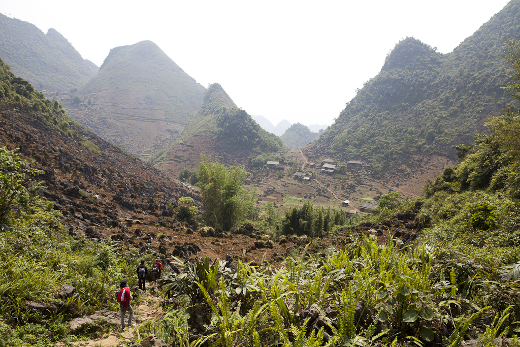 Les écoliers sont studieux, village Hmong - Vietnam - Second jour de trek