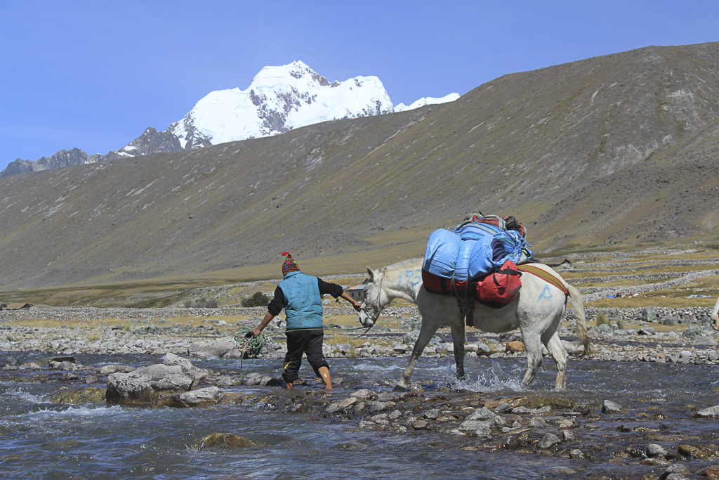 Traversée de la rivière Singrena