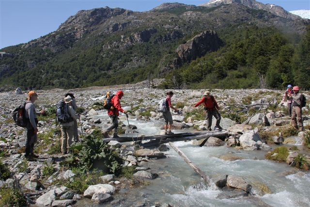 Grosse ambiance, surtout lorsque de gros morceaux de séracs s'écrasent dans le lac - Montée au lago Leon