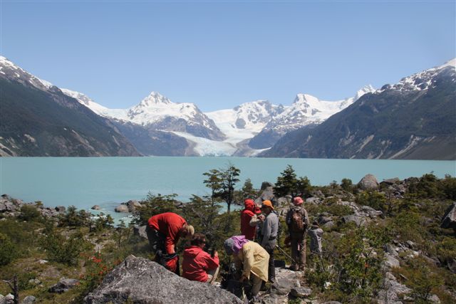 Grosse ambiance, surtout lorsque de gros morceaux de séracs s'écrasent dans le lac - Montée au lago Leon