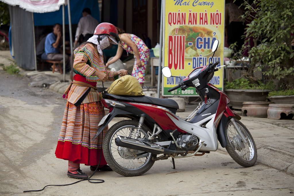 C'est en moto que le sgens se déplacent - Marché de Bac Ha, train de nuit