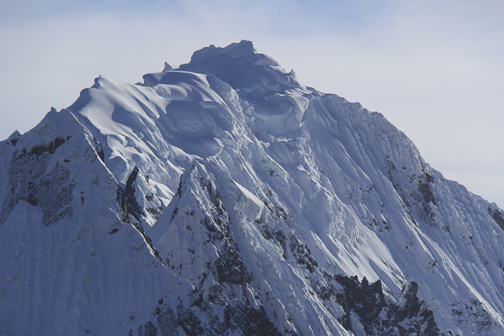 Au lever du jour, vue sur un océan de montagnes