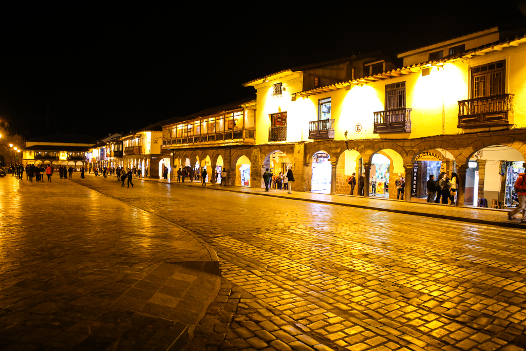 Le charme de la Place d'Armes en soirée - Cusco - Pérou