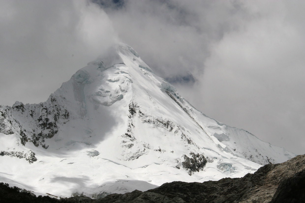 Laguna Paron et Nevado Piramide (5685m) et Chacraraju (6112m) - Laguna Paron, Laguna Artesoncocha, Carhuaz