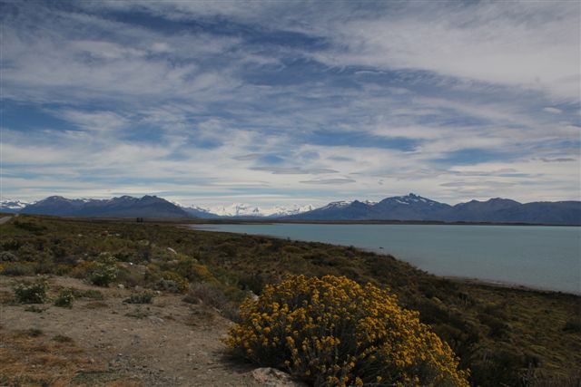 Soudain, la majesté du glacier apparaît au détour d'une courbe - De Chalten au Perito Moreno