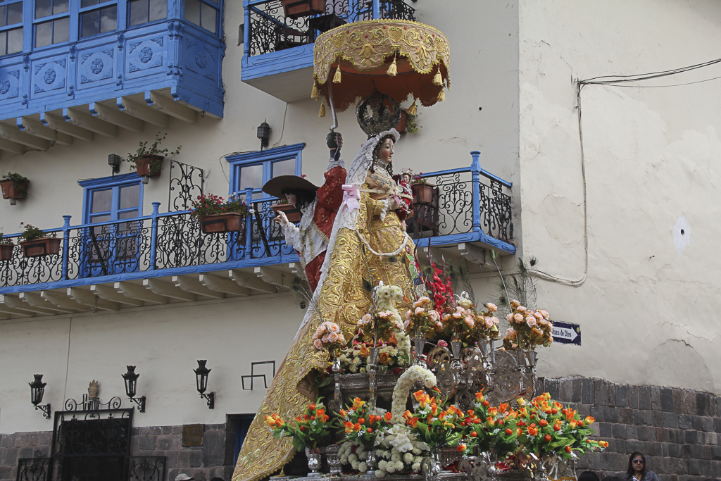 L'une des Vierges de la procession