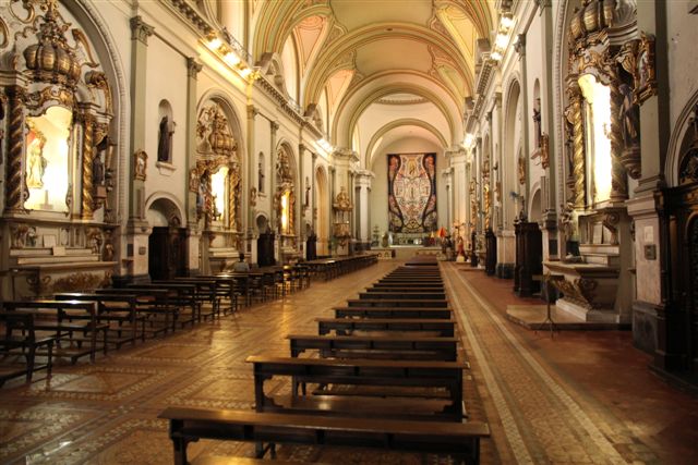 L'église des Franciscains, à un pâté de maison de la place de Mai