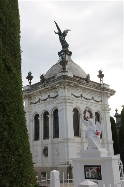 La tombe presque royale de José Menedez