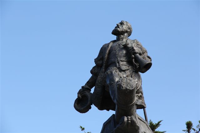 Statue de Magellan sur la Plaza de Armas