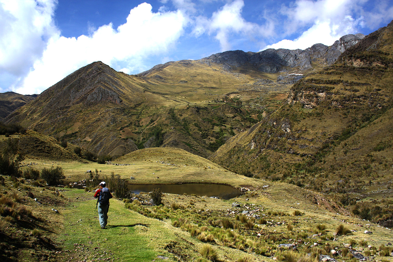 Le camp depuis le site de Yaino, Tour de l'Alpamayo - Yaino et poursuite vers laguna  Huecrucocha