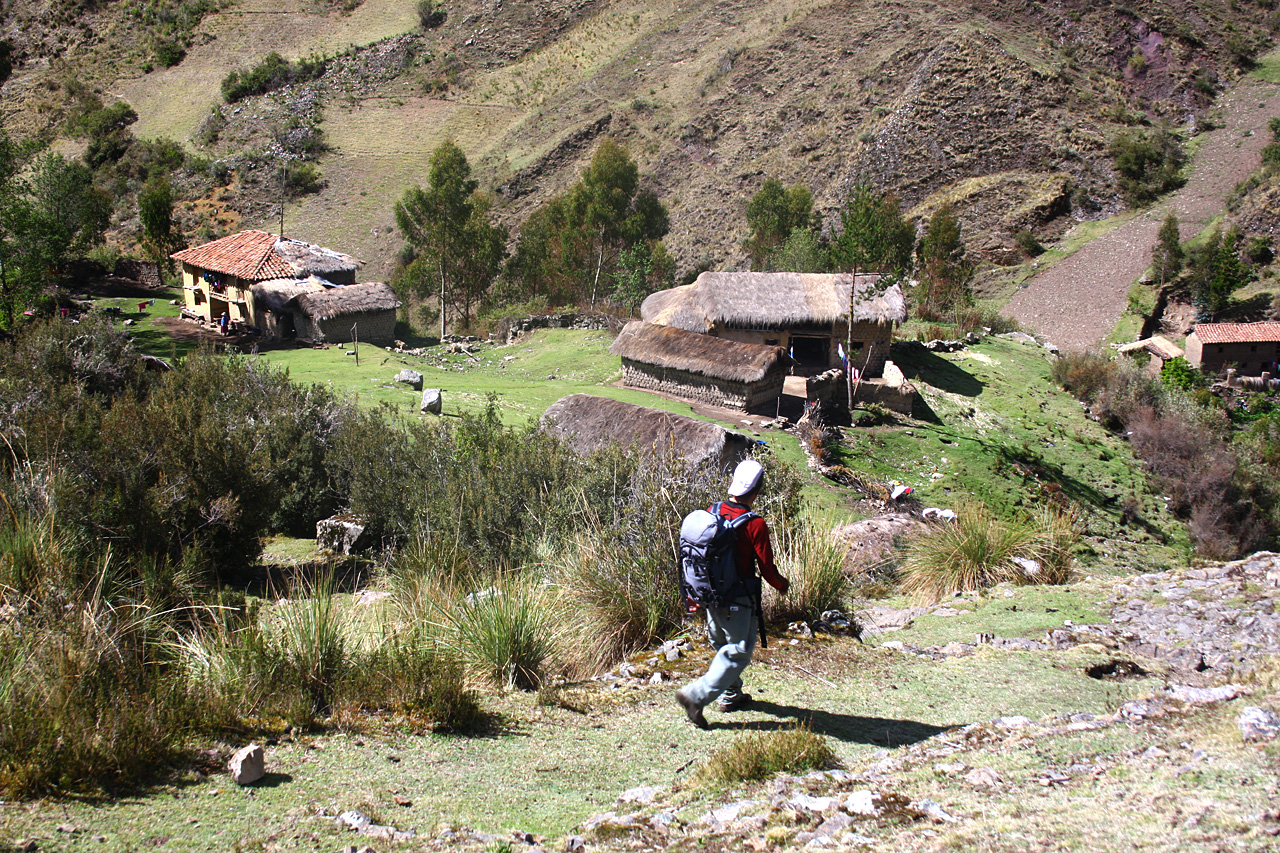 Le camp depuis le site de Yaino, Tour de l'Alpamayo - Yaino et poursuite vers laguna  Huecrucocha