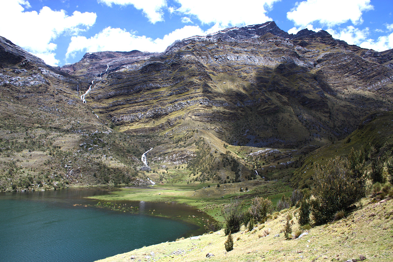 Le camp depuis le site de Yaino, Tour de l'Alpamayo - Yaino et poursuite vers laguna  Huecrucocha