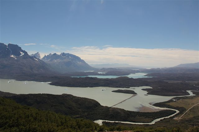 Les grands lacs au pied des Cuernos