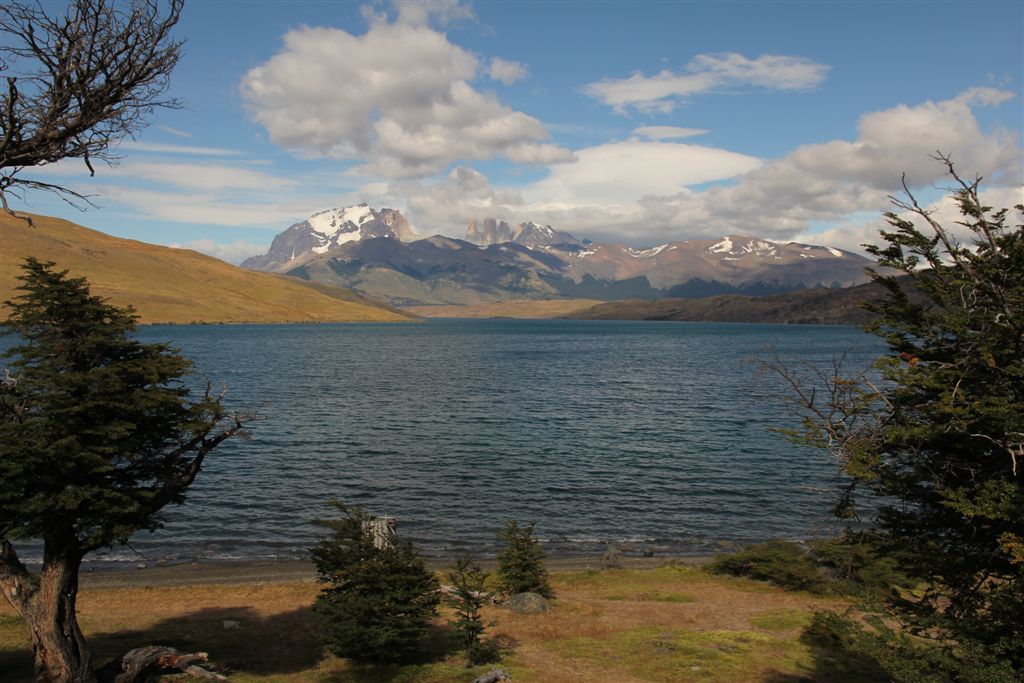 La Laguna Azul et mas Torres depuis le camp au bord du lac