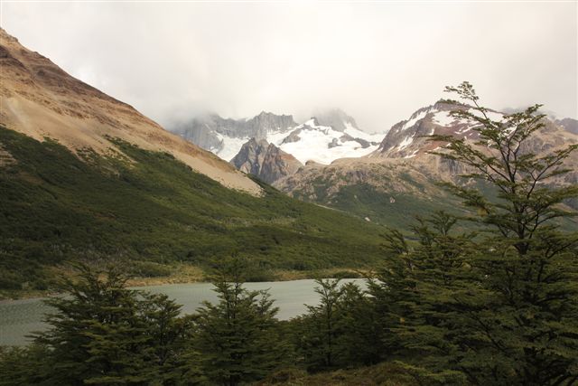 Traversée des lacs Madre y Hija (la mère et la fille) pour passer dans la vallée de las Torres