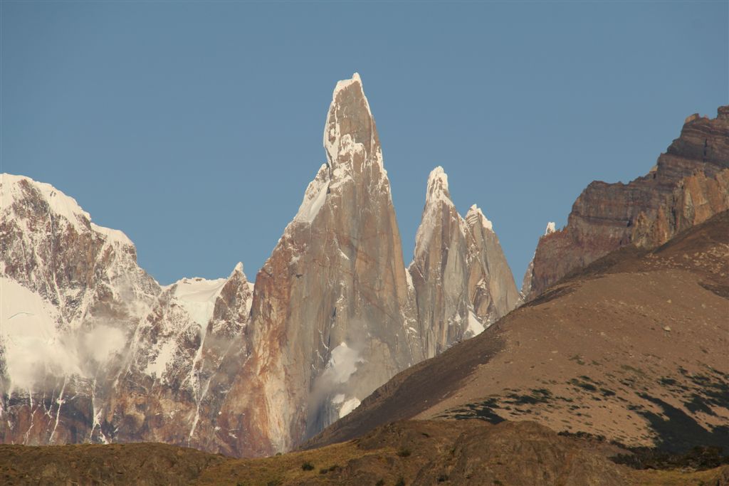 Détail sur la suite Adela (à gauche), Cerro Torre, Standhart, Egger