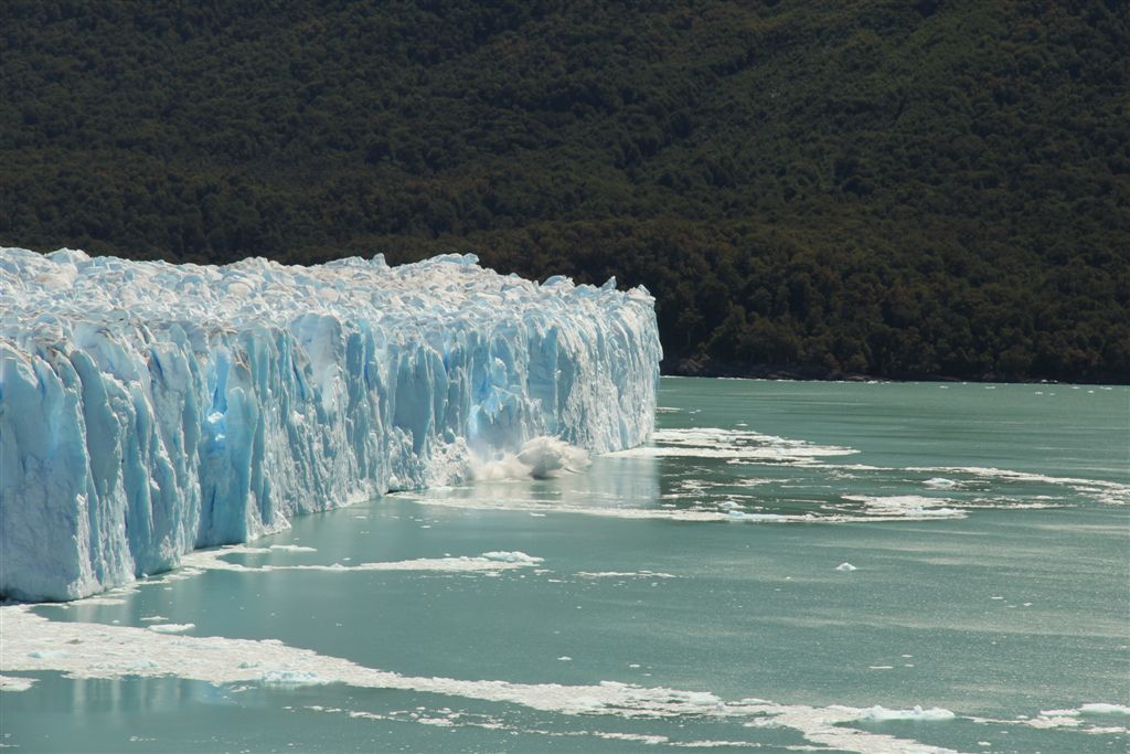 Effondrement d'une tour de 60 mètres dans le lac